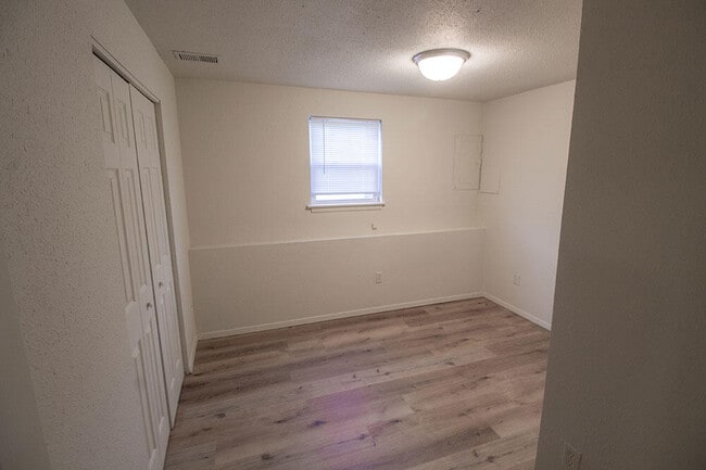 Building Photo - 1007 W Ash St