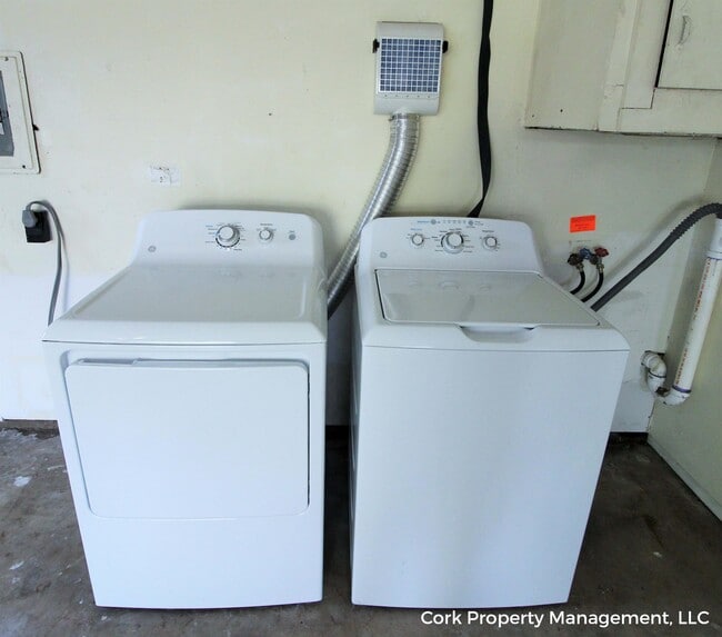 Building Photo - 609 Belle Air Ave