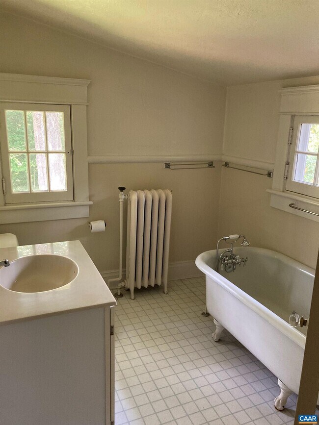 Building Photo - 6 Gildersleeve Wood