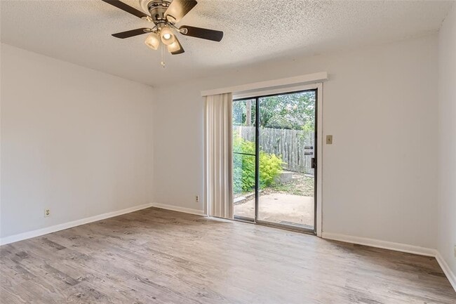 Building Photo - 2712 Parker Ln