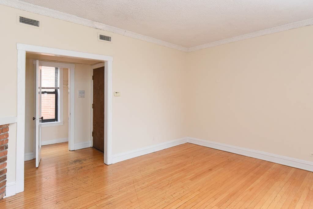 Building Photo - 3626 N Racine Ave