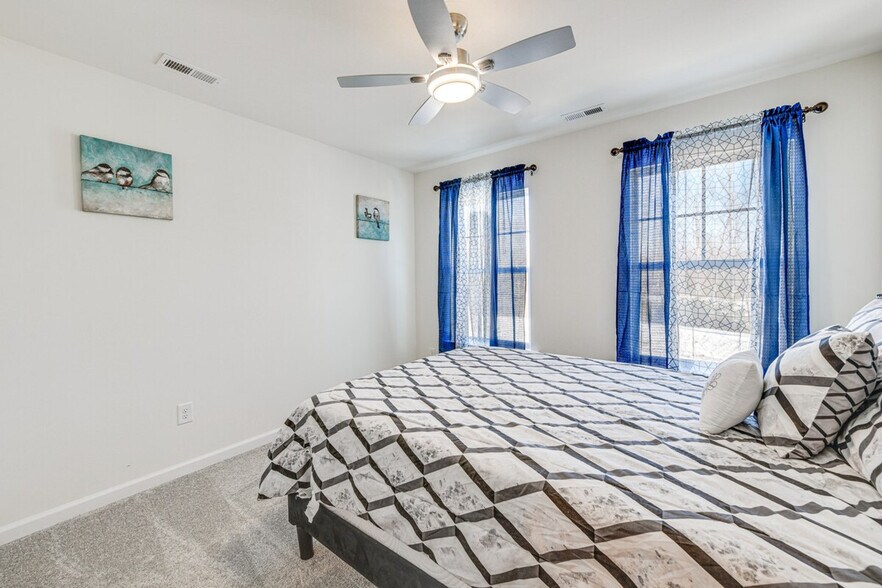 Building Photo - 8749 Bethany Crk Ave