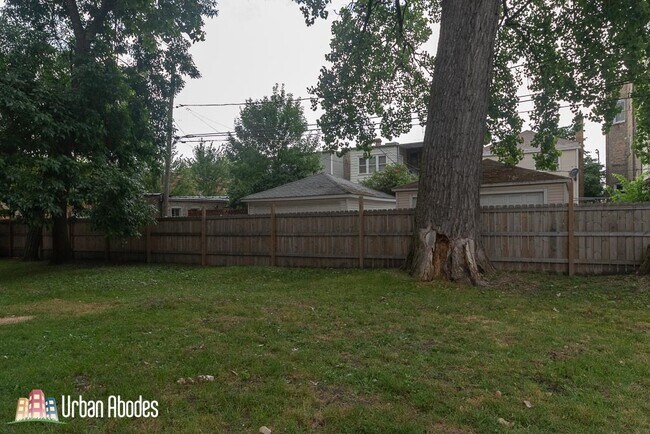 Building Photo - 2537 N Kildare Ave