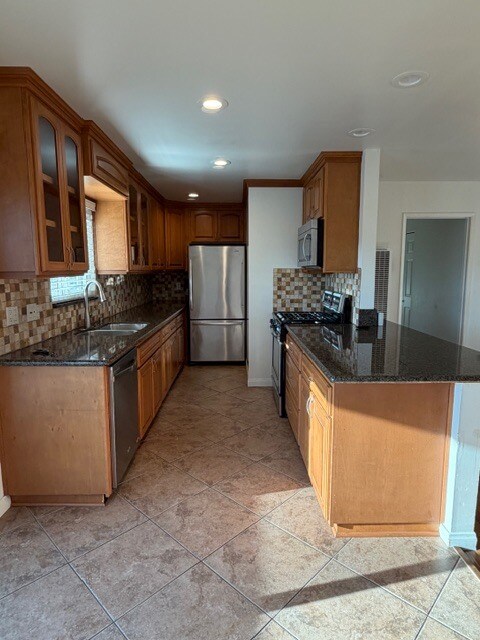 Building Photo - 6322 Clyde Ave