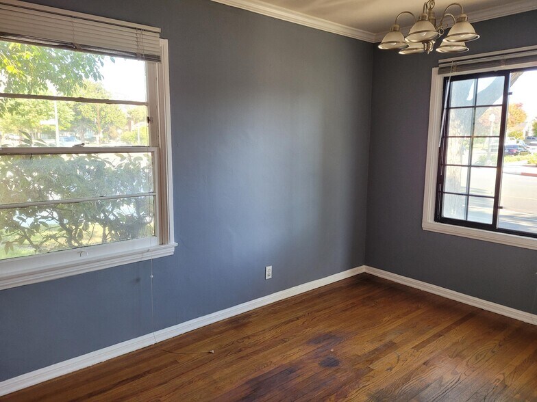 well-lit living & dining areas - 900 Patterson Ave