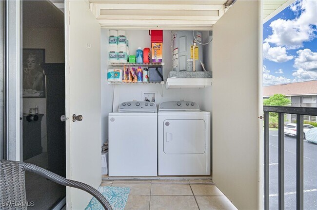 Building Photo - 14860 Summerlin Woods Dr