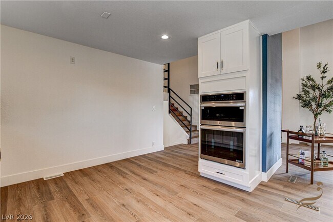 Building Photo - 2685 S Tenaya Way