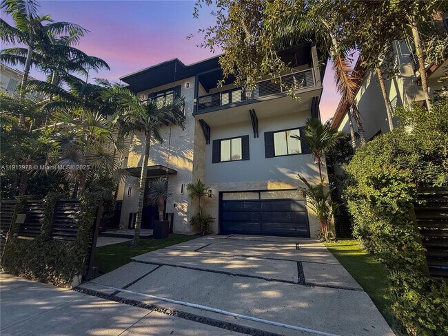 Building Photo - 3554 W Glencoe St