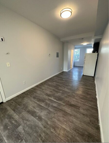 Building Photo - 148 3rd St