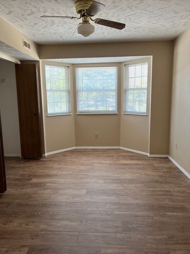 Building Photo - 2 Bedroom, 2 Bath Broadview Heights
