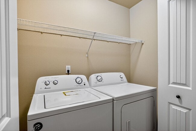 Building Photo - $500 off the first month's rent with a lease signed by 12/22/25!