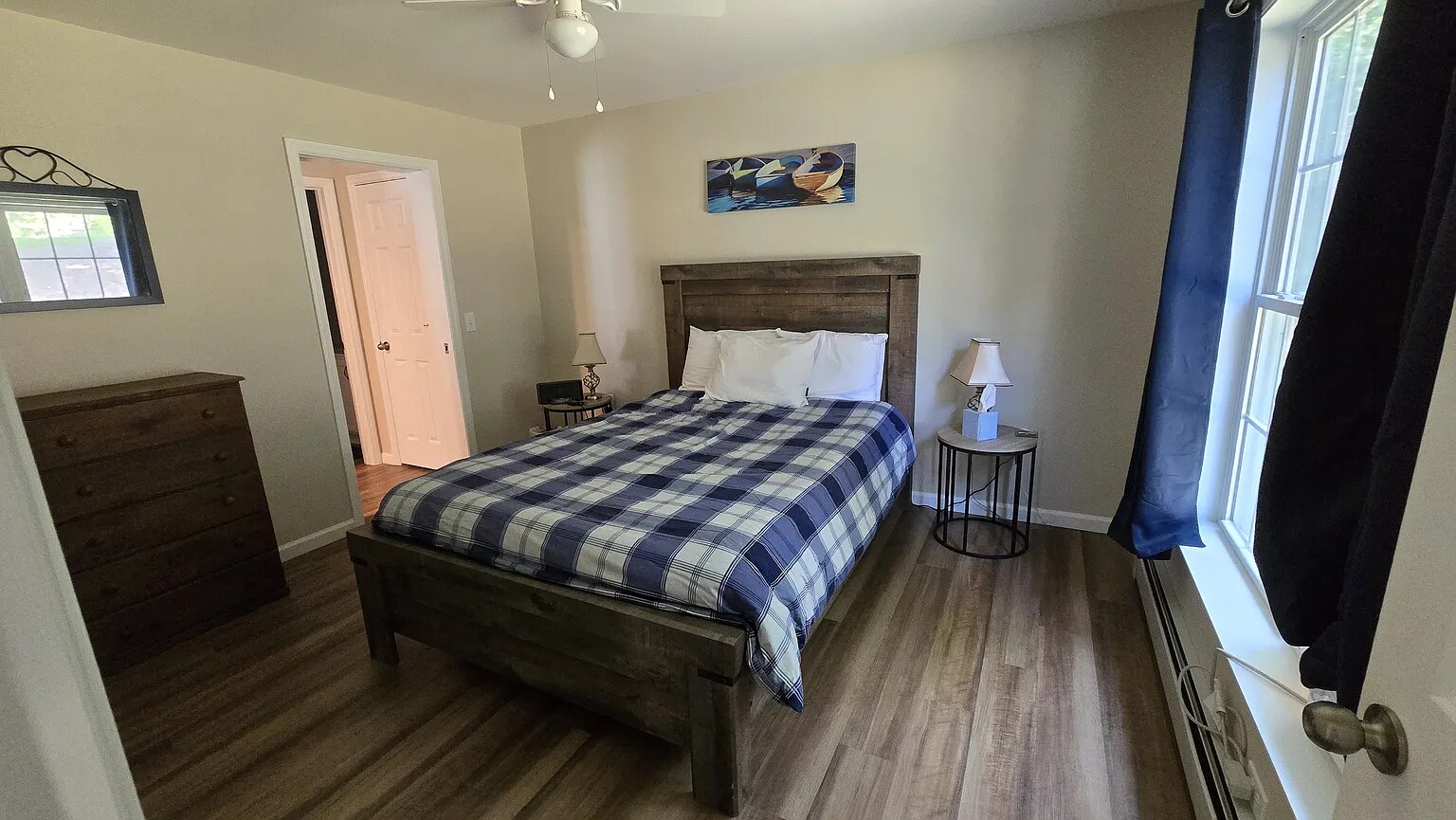 Queen bed on 1st floor with adjustable base. - 17 Ryswick St