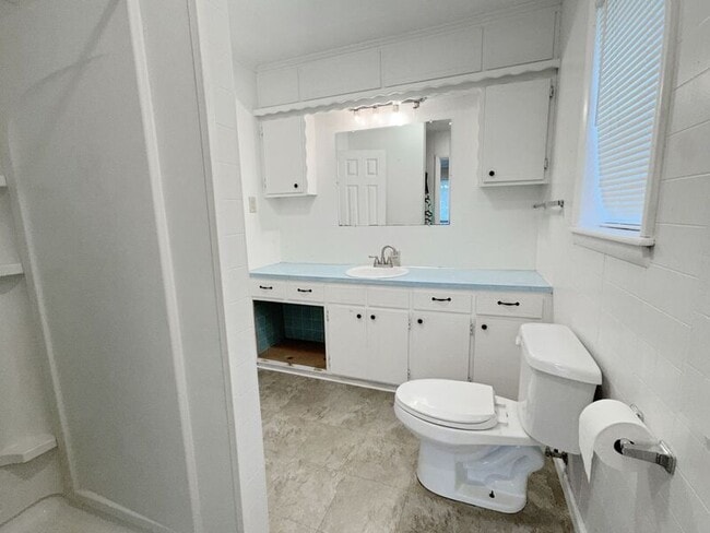 Building Photo - 610 W C St