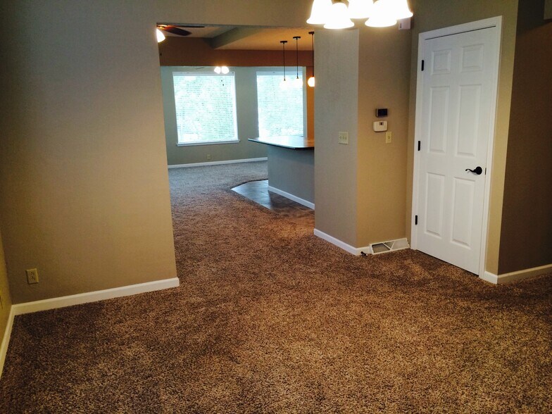 Building Photo - 208 Chestnut Ave