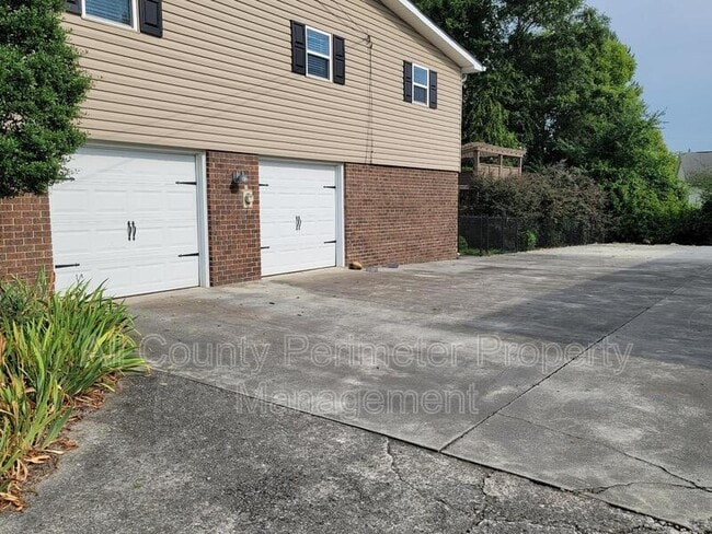 Building Photo - 6 Skyland Dr NW