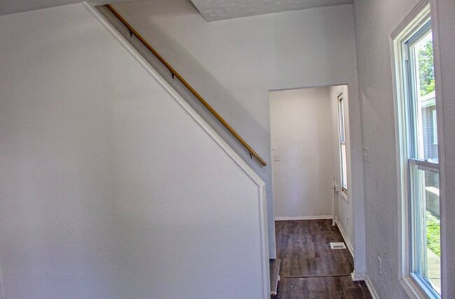 Building Photo - 2157 Bellefontaine St