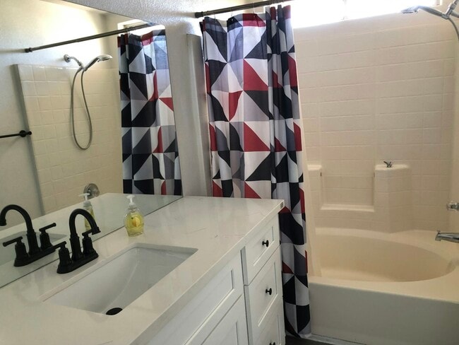 Building Photo - 1012 Dusty Creek St