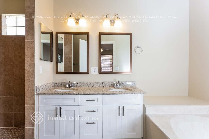 Building Photo - 11249 NW 34th Pl