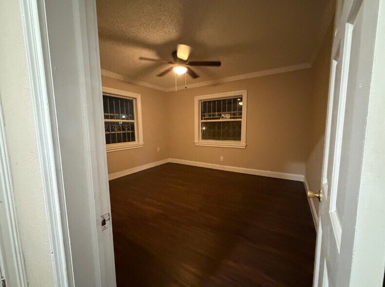 Building Photo - 505 E Columbus Dr