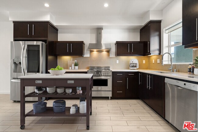 Building Photo - 13045 Pacific Promenade