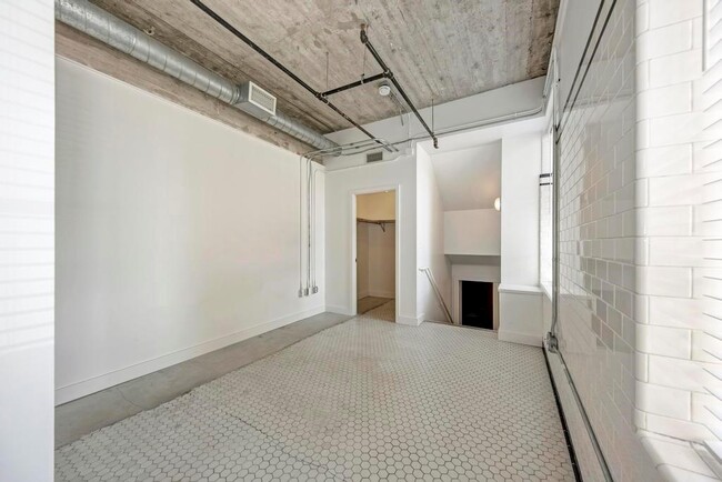 Building Photo - 710 Colorado St