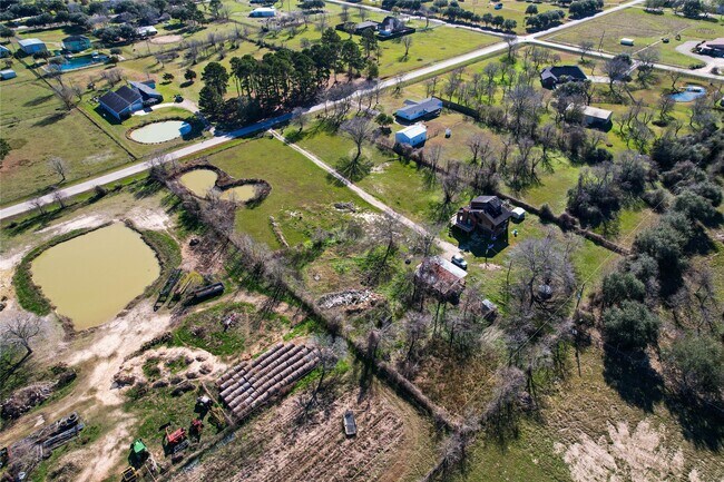 Building Photo - 6250 N Mallard Dr