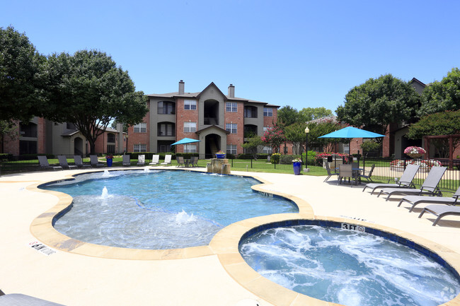 Building Photo - Fountains of Denton