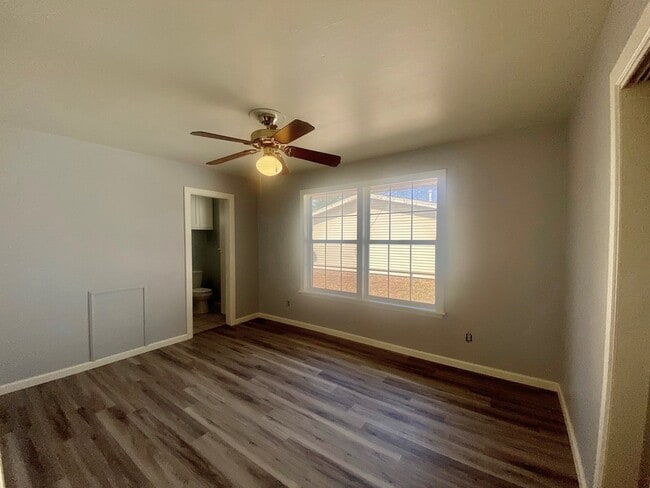 Building Photo - 426 E 50th St