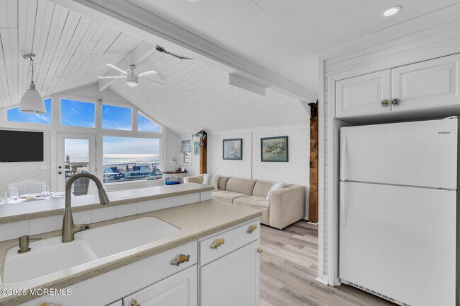 Building Photo - 55 Beach Front