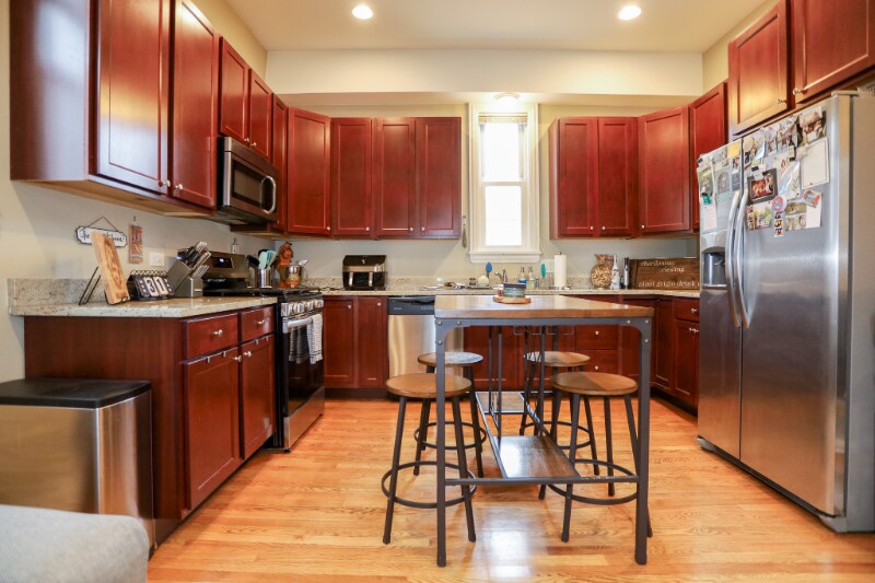 Building Photo - 1357 W Barry Ave