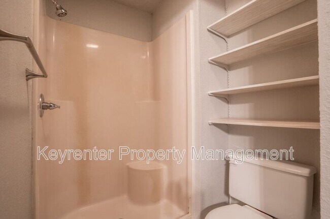 Building Photo - 1100 W Queens St