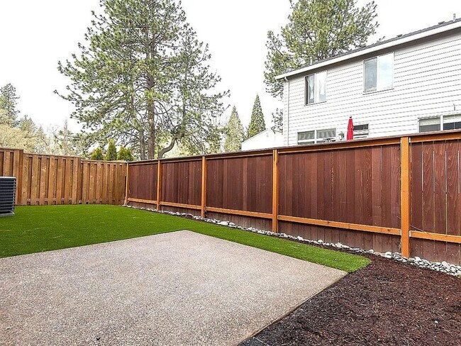 Building Photo - 9754 SW Windswept Place ~ Beautiful & Spacious Home