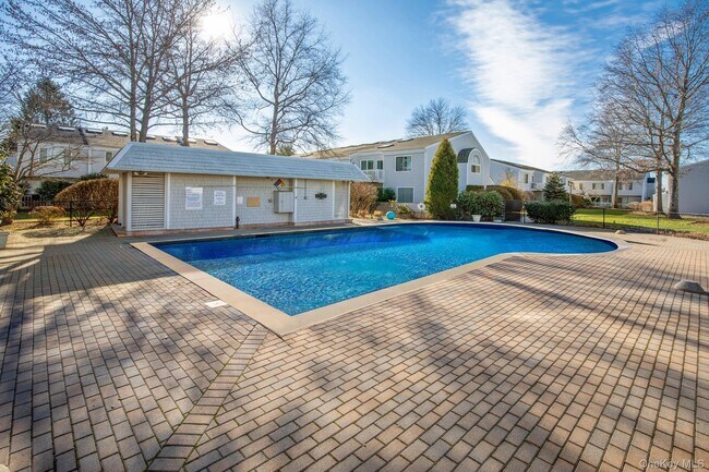 Building Photo - 220 Montauk Hwy