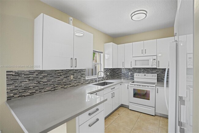 Building Photo - 4129 NE 26th St