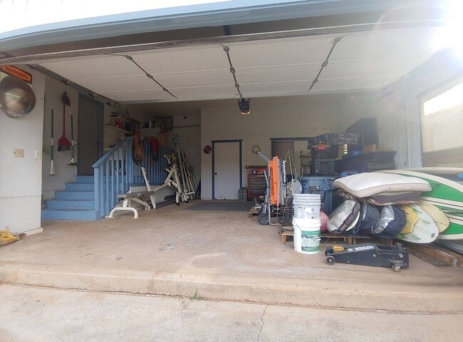 Building Photo - Kekaha 3 bed 1.5 bath single-family home