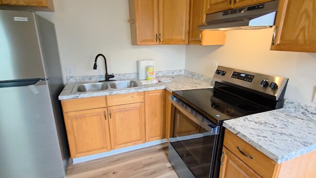 Building Photo - 6908 MacCorkle Ave