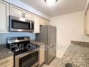 Building Photo - 13059 Shadyside Ln