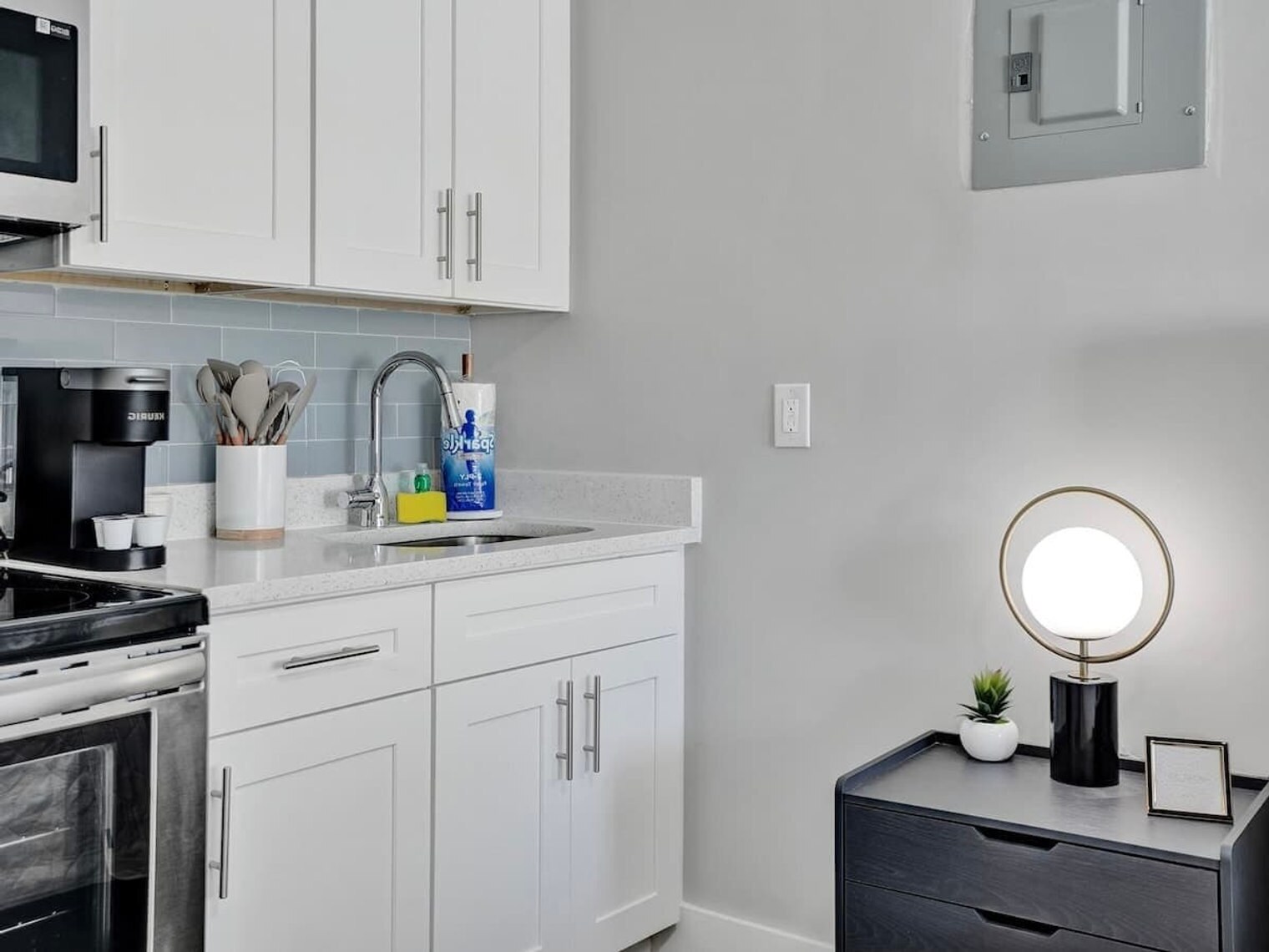 Building Photo - 3205 NE 9th St