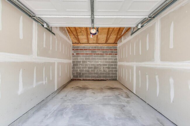 Building Photo - 16671 Liberty Cir