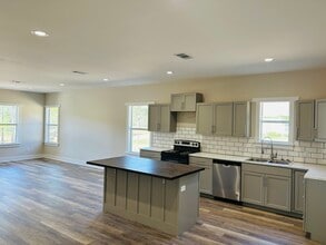 Building Photo - 1212 68th Ct