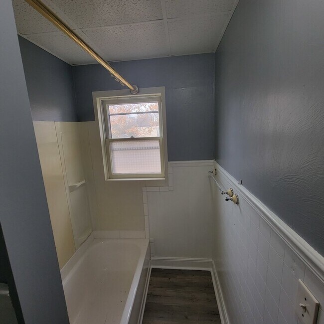 Building Photo - 1402 Willis Ave