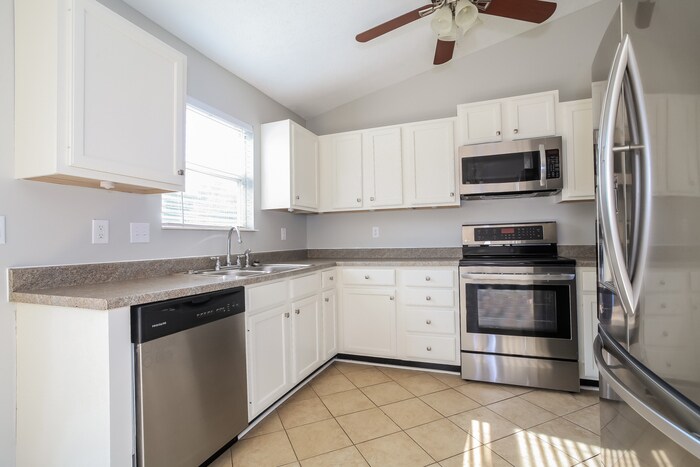 Building Photo - 7 N Brushwood Ct