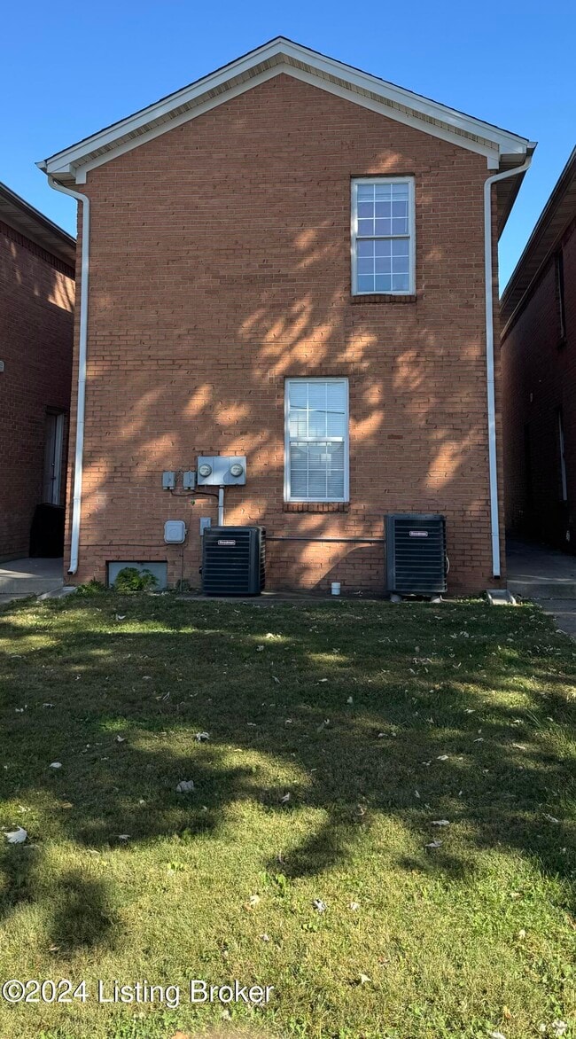 Building Photo - 515 E 4th St