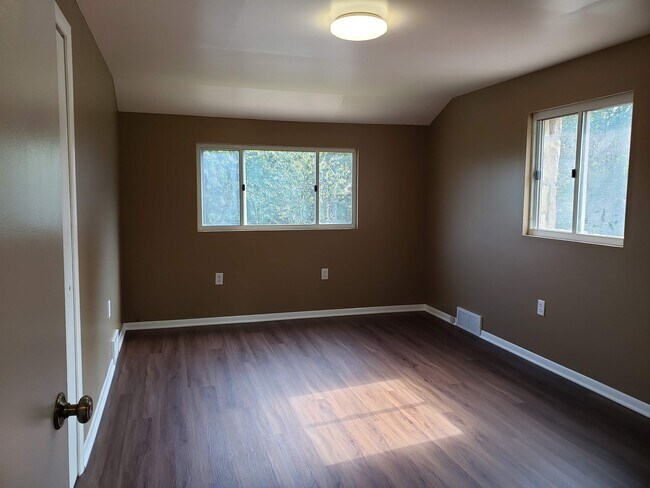 Building Photo - Ross Township
