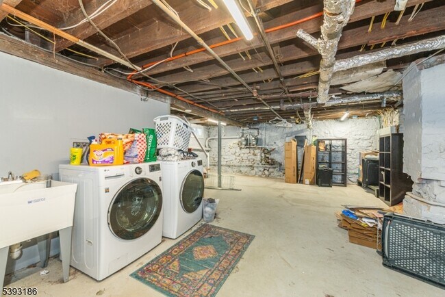 Building Photo - 19 St Lukes Pl