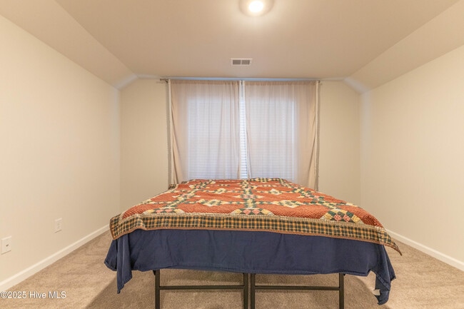 Building Photo - 509 Birdsong Dr