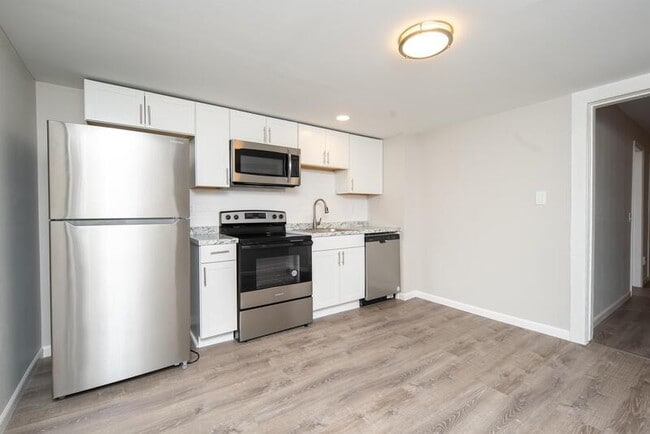 Building Photo - 719 5th Ave