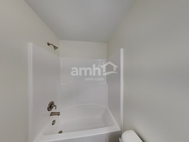 Building Photo - 2121 Overlake Cir