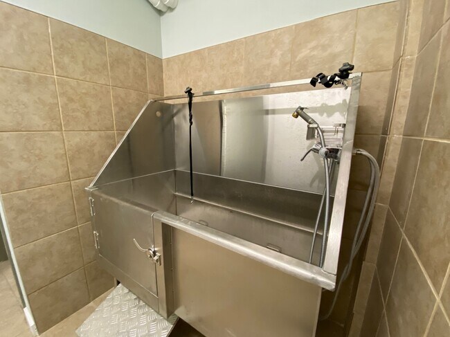 Dog Wash - 2150 W Lawrence Ave