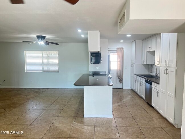 Building Photo - 1816 E Palmcroft Dr